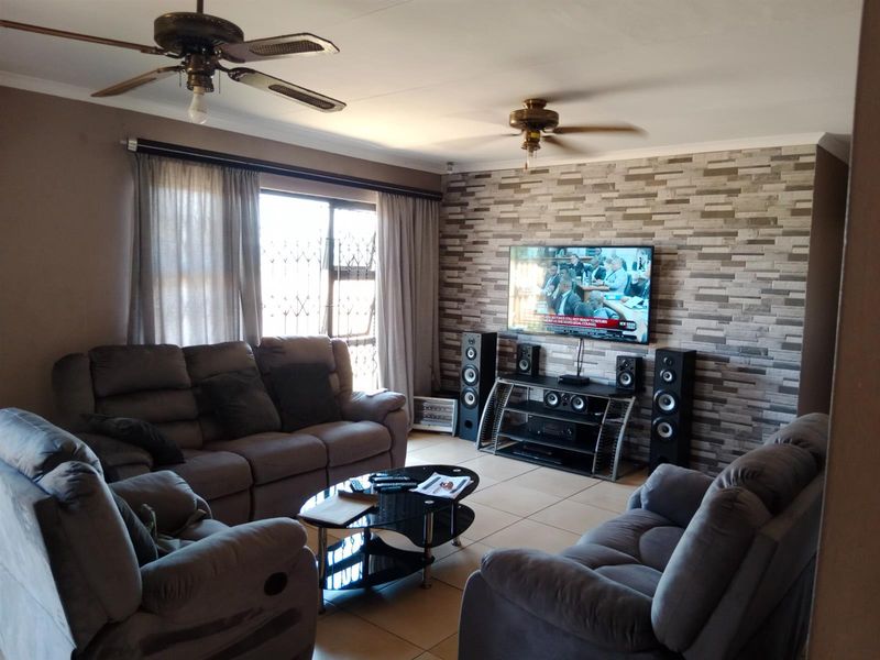 House For Sale in Newlands West, KwaZulu Natal - Photo 3