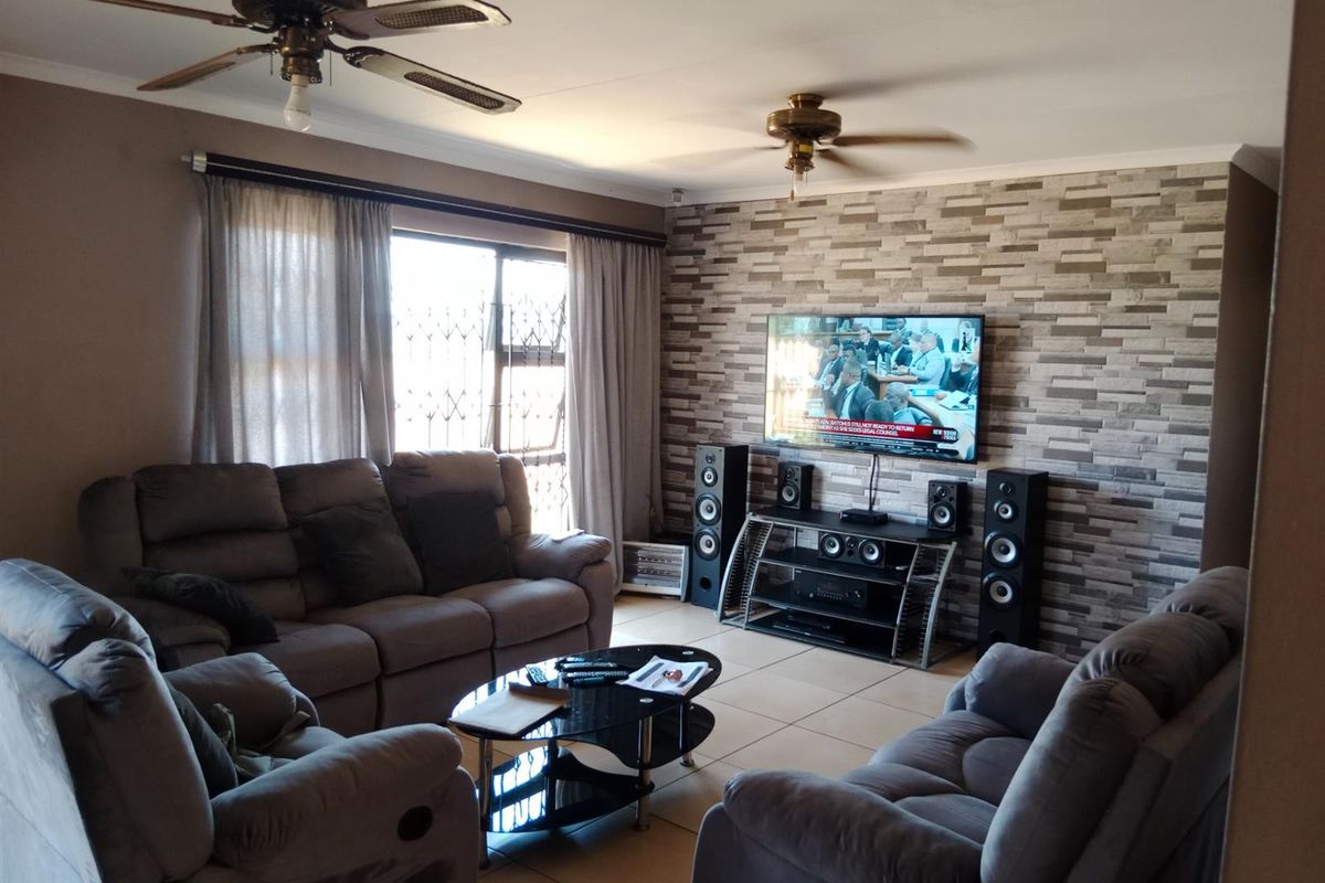 House For Sale in Newlands West, KwaZulu Natal - Photo 3