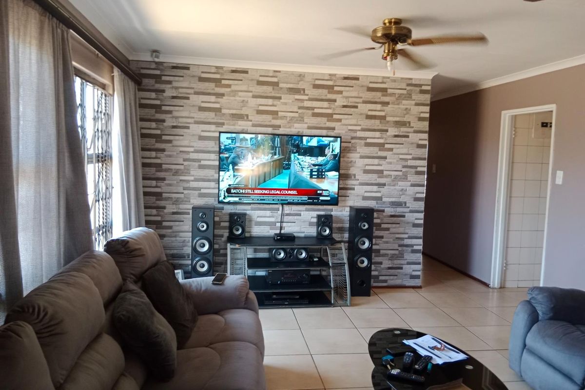 House For Sale in Newlands West, KwaZulu Natal - Photo 2