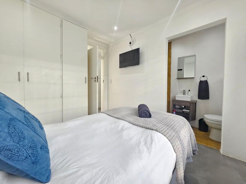 Stunning Multi-Level 4-Bedroom Home with Harbour Views - Upper Glenwood For Sale - Photo 9