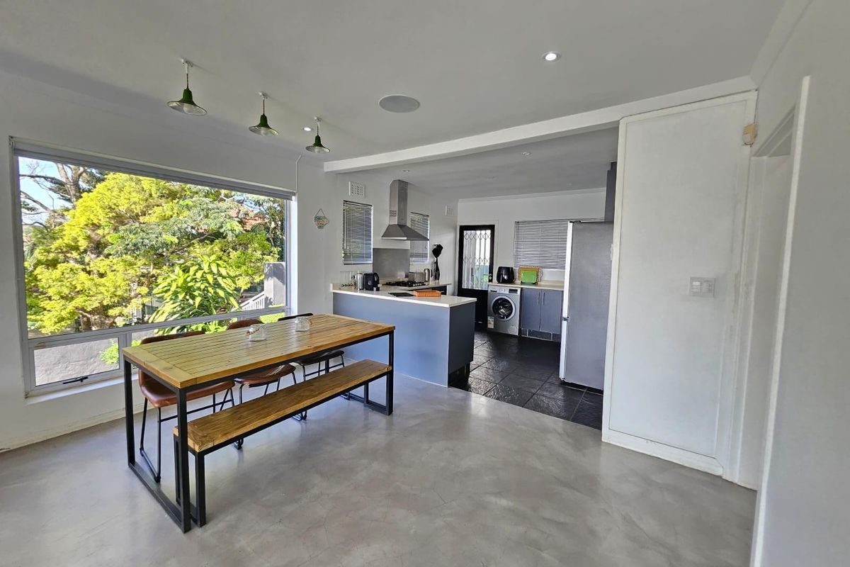 Stunning Multi-Level 4-Bedroom Home with Harbour Views - Upper Glenwood For Sale - Photo 4