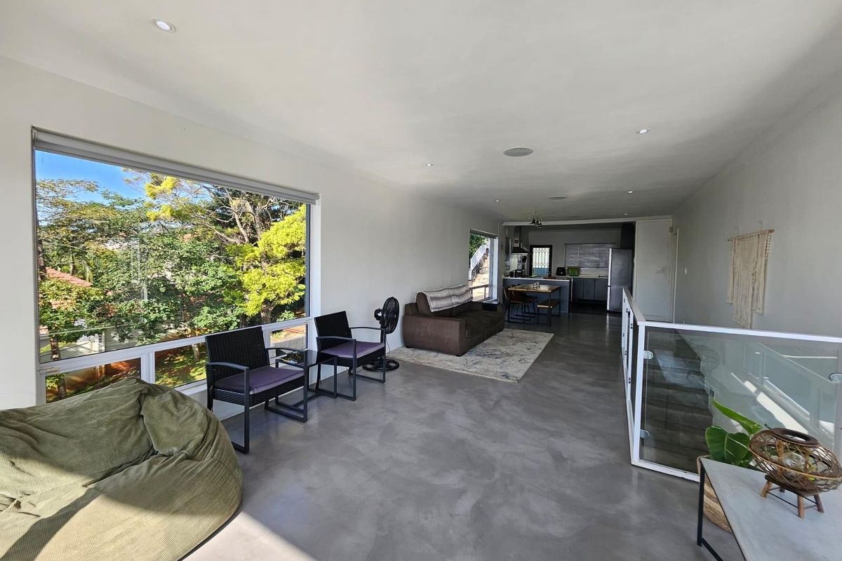 Stunning Multi-Level 4-Bedroom Home with Harbour Views - Upper Glenwood For Sale - Photo 3