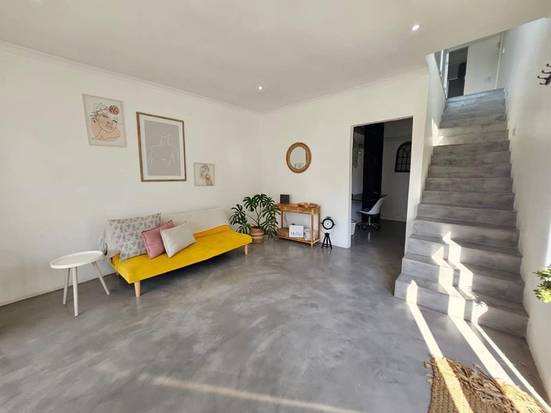 Stunning Multi-Level 4-Bedroom Home with Harbour Views - Upper Glenwood For Sale - Photo 5