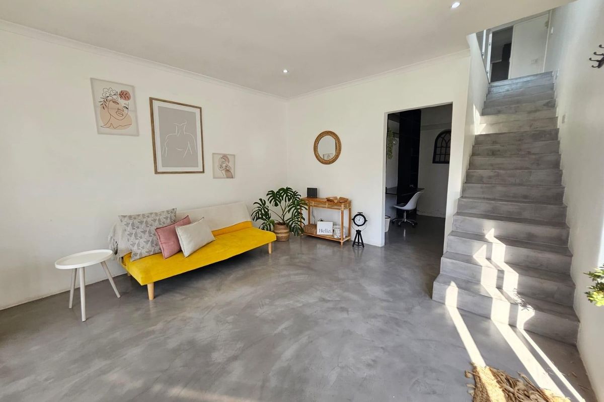 Stunning Multi-Level 4-Bedroom Home with Harbour Views - Upper Glenwood For Sale - Photo 5