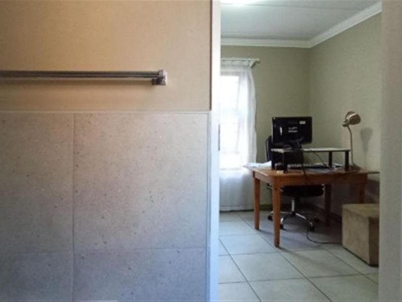 2 Bed Apartment For Sale in Amberfield, Centurion - Photo 4