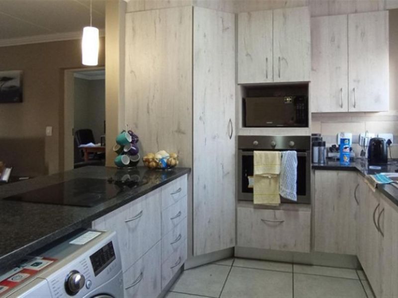 2 Bed Apartment For Sale in Amberfield, Centurion - Photo 2