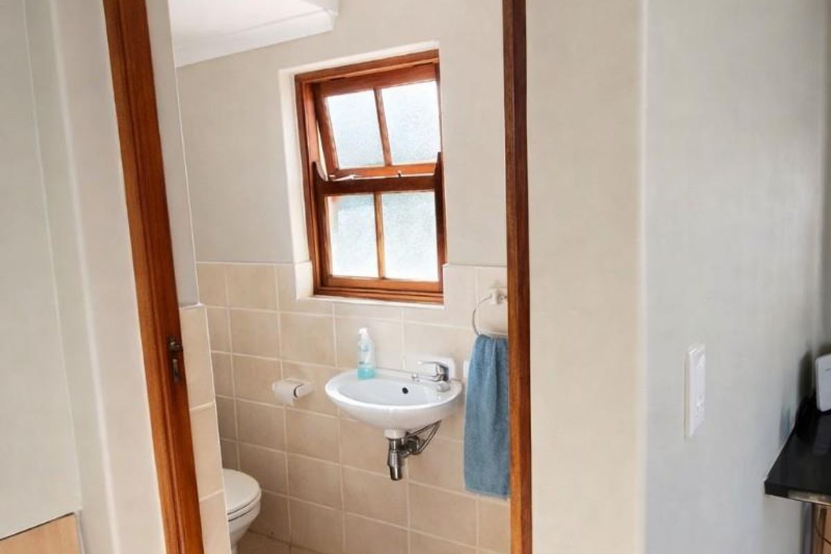 Secure 2-Bedroom Duplex Townhouse in Central Wellington - Photo 4