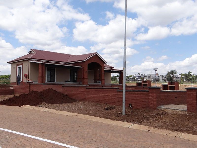 4 Bedroom House For Sale in Heritage Hill, Centurion - Photo 8