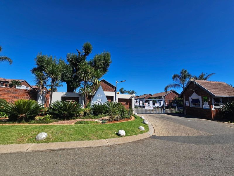 Townhouse To Rent in Glen Marais Kempton Park Gauteng - Photo 1
