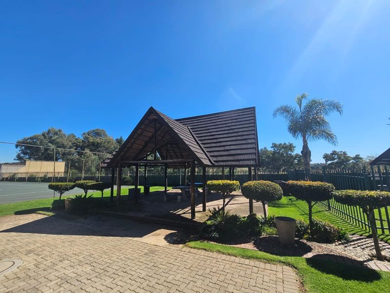 Townhouse To Rent in Glen Marais Kempton Park Gauteng - Photo 7