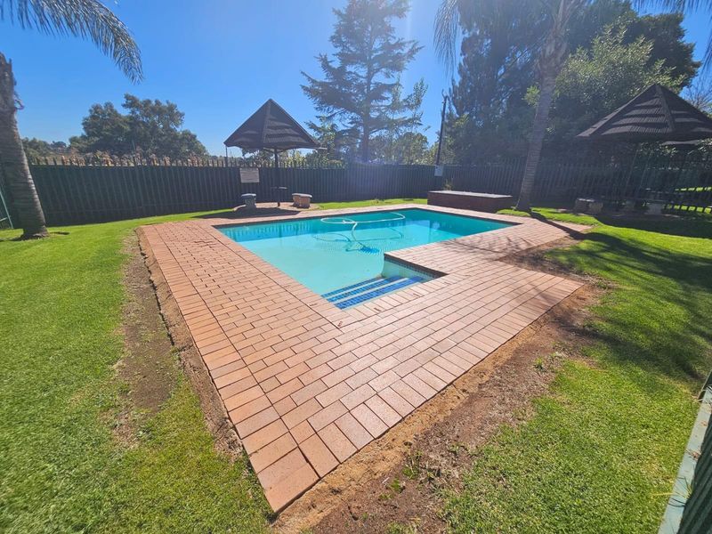 Townhouse To Rent in Glen Marais Kempton Park Gauteng - Photo 3