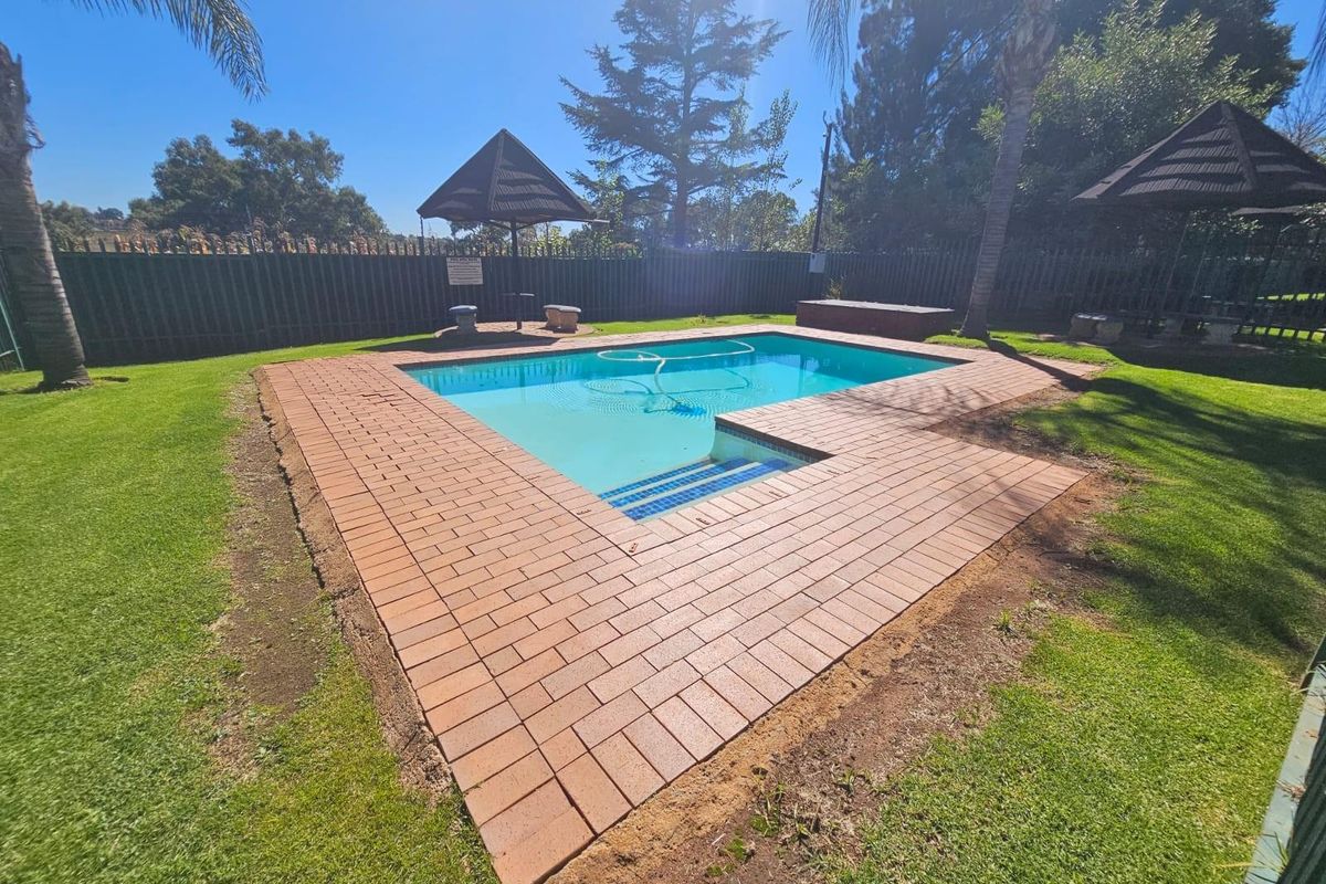 Townhouse To Rent in Glen Marais Kempton Park Gauteng - Photo 3