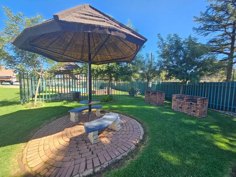 Townhouse To Rent in Glen Marais Kempton Park Gauteng - Photo 4