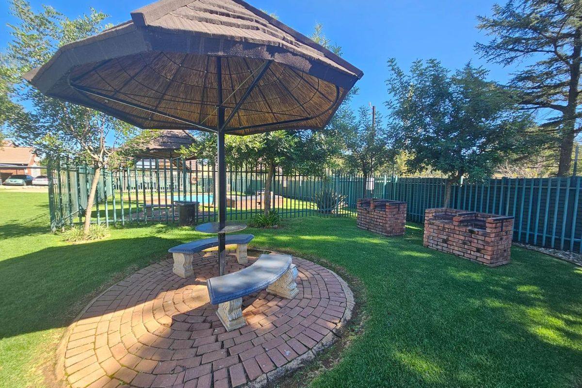Townhouse To Rent in Glen Marais Kempton Park Gauteng - Photo 4