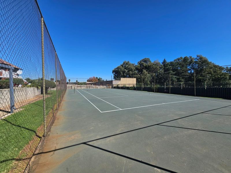 Townhouse To Rent in Glen Marais Kempton Park Gauteng - Photo 5