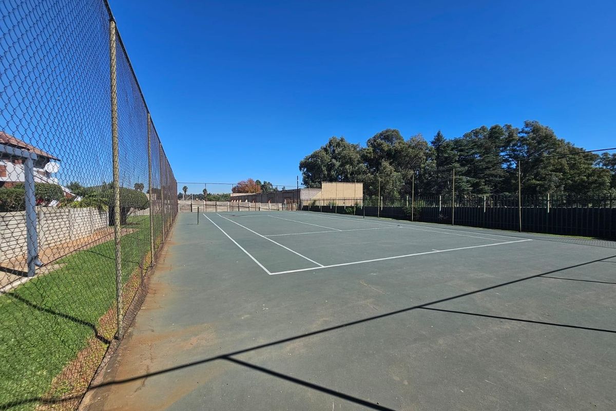 Townhouse To Rent in Glen Marais Kempton Park Gauteng - Photo 5