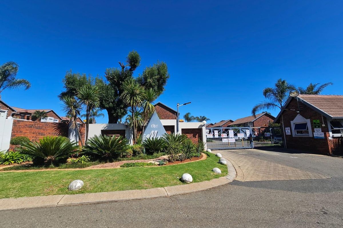 Townhouse To Rent in Glen Marais Kempton Park Gauteng - Photo 2