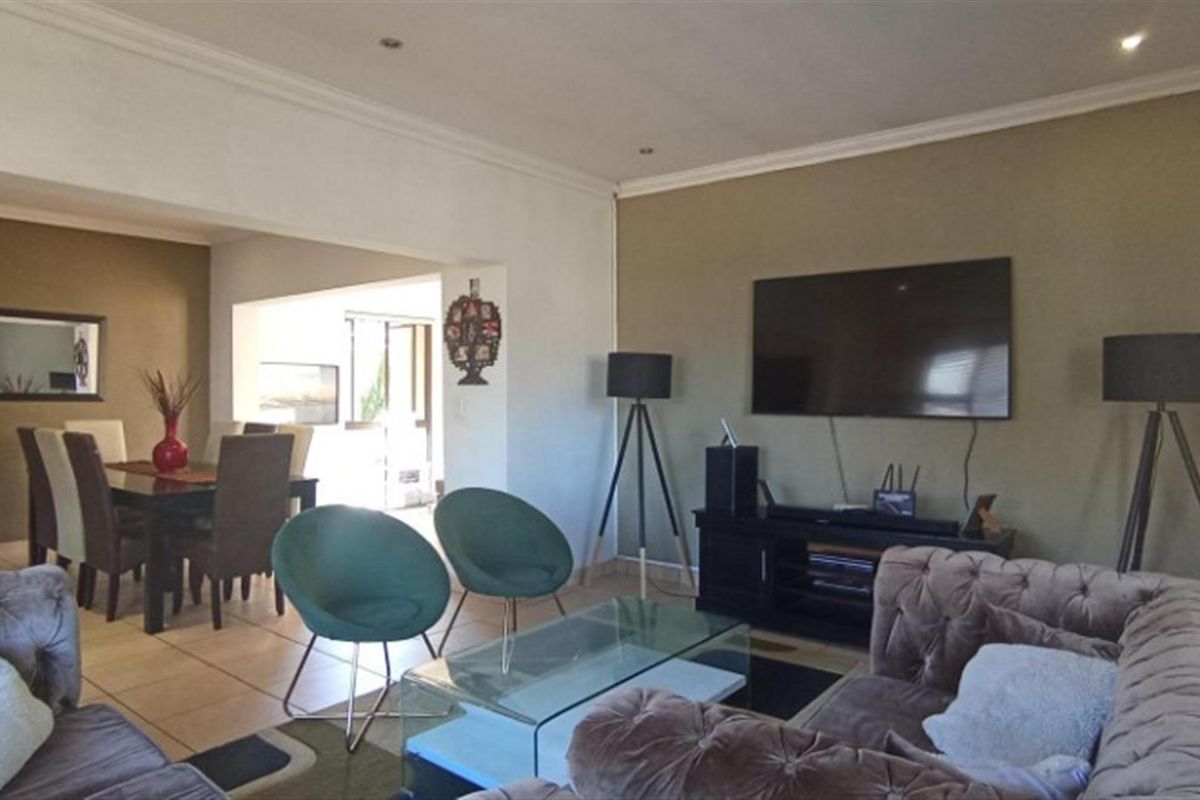 4 Bed House For Sale in Amberfield Valley, Centurion - Photo 2
