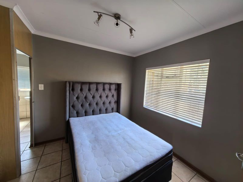 Cozy, Safe Living Near North Cape Mall for First Time Buyers Or Looking to Scale Down - Photo 10