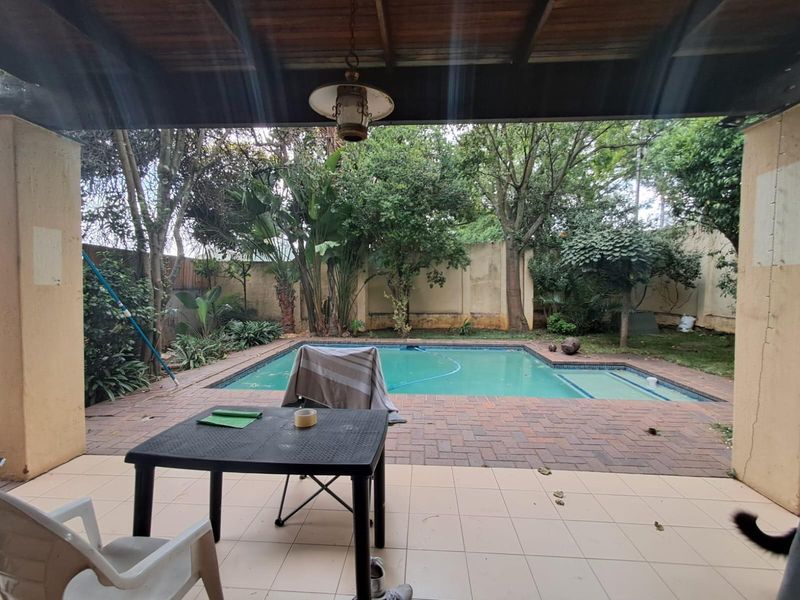 House For Sale in Orange Grove, Johannesburg - Photo 3