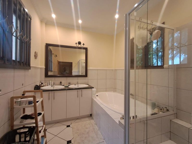 House For Sale in Orange Grove, Johannesburg - Photo 7