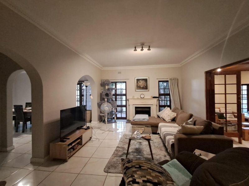 House For Sale in Orange Grove, Johannesburg - Photo 2