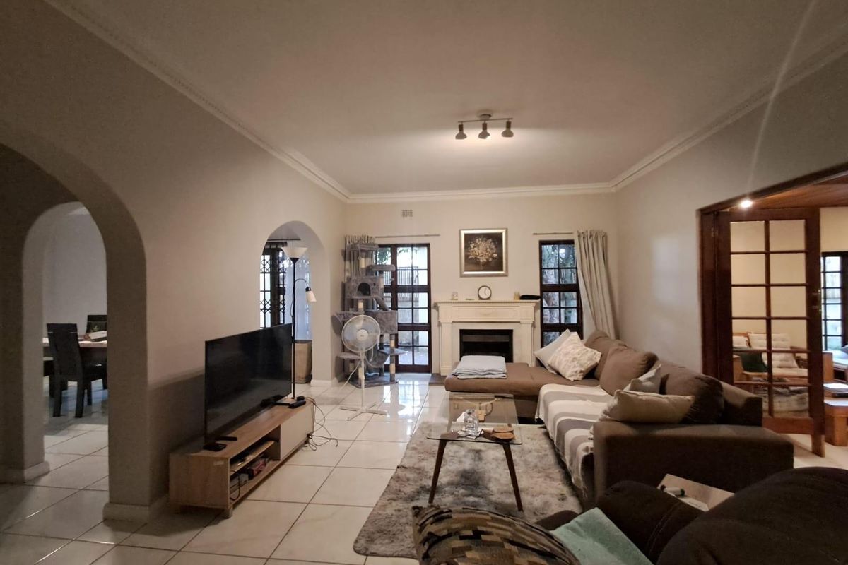 House For Sale in Orange Grove, Johannesburg - Photo 2