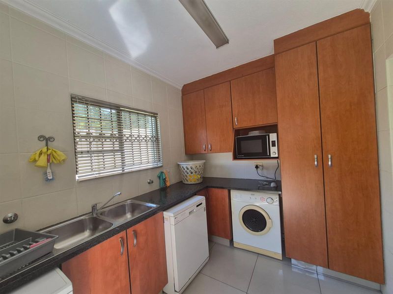 Modern Open-Plan Duplex Townhouse in Secure Oriel Complex - Ideal for Families and Professionals - Photo 10