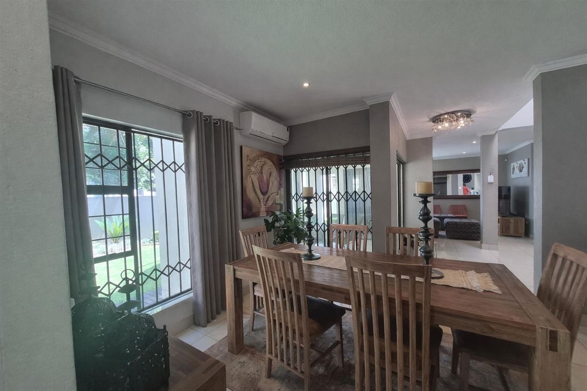 Modern Open-Plan Duplex Townhouse in Secure Oriel Complex - Ideal for Families and Professionals - Photo 5