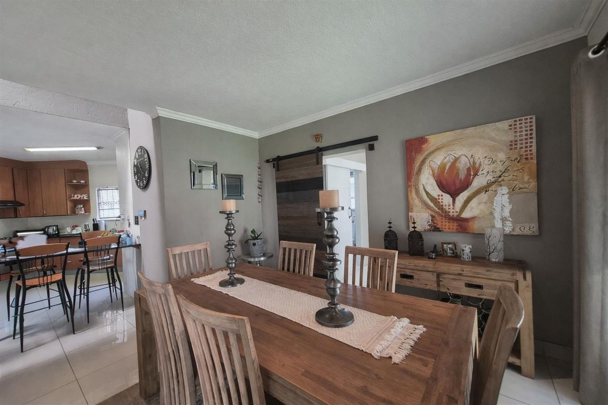 Modern Open-Plan Duplex Townhouse in Secure Oriel Complex - Ideal for Families and Professionals - Photo 3