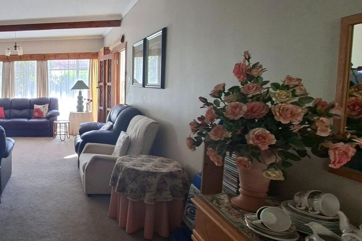 Beautifully Maintained Three-Bedroom Townhouse in a Peaceful Complex Near Schools - Photo 4