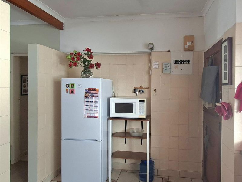 Beautifully Maintained Three-Bedroom Townhouse in a Peaceful Complex Near Schools - Photo 9