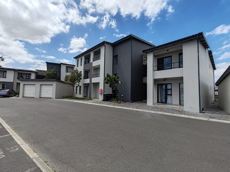 Renovated Apartment For Sale in Parklands North, Blouberg - Photo 2