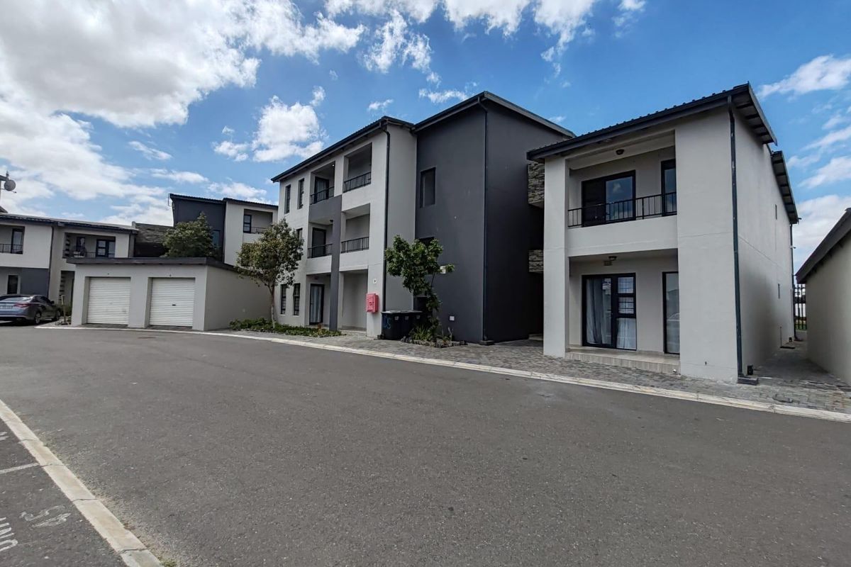 Renovated Apartment For Sale in Parklands North, Blouberg - Photo 2