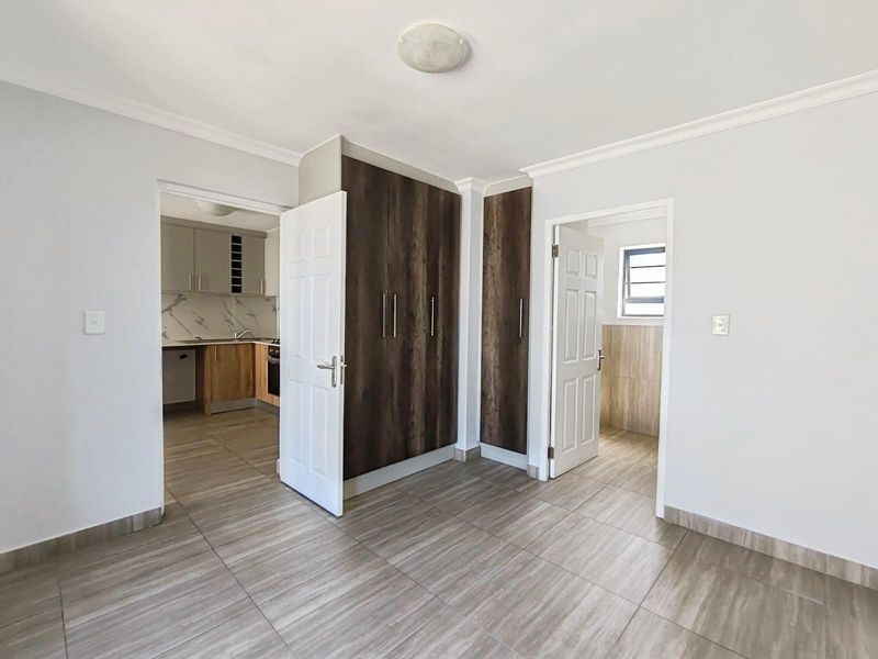 Renovated Apartment For Sale in Parklands North, Blouberg - Photo 9