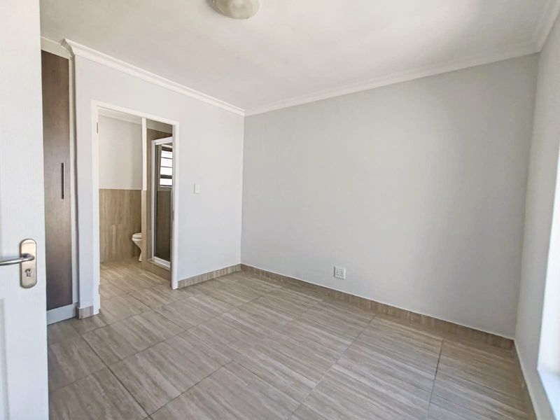 Renovated Apartment For Sale in Parklands North, Blouberg - Photo 8