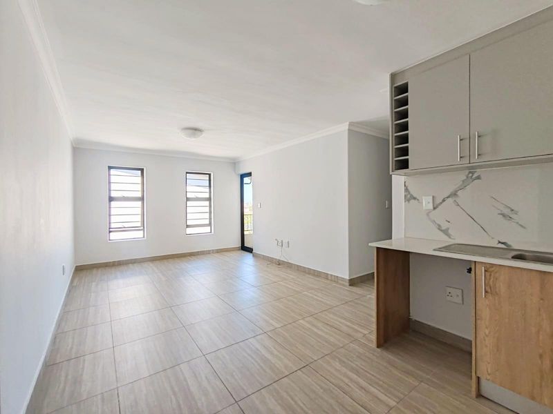 Renovated Apartment For Sale in Parklands North, Blouberg - Photo 3
