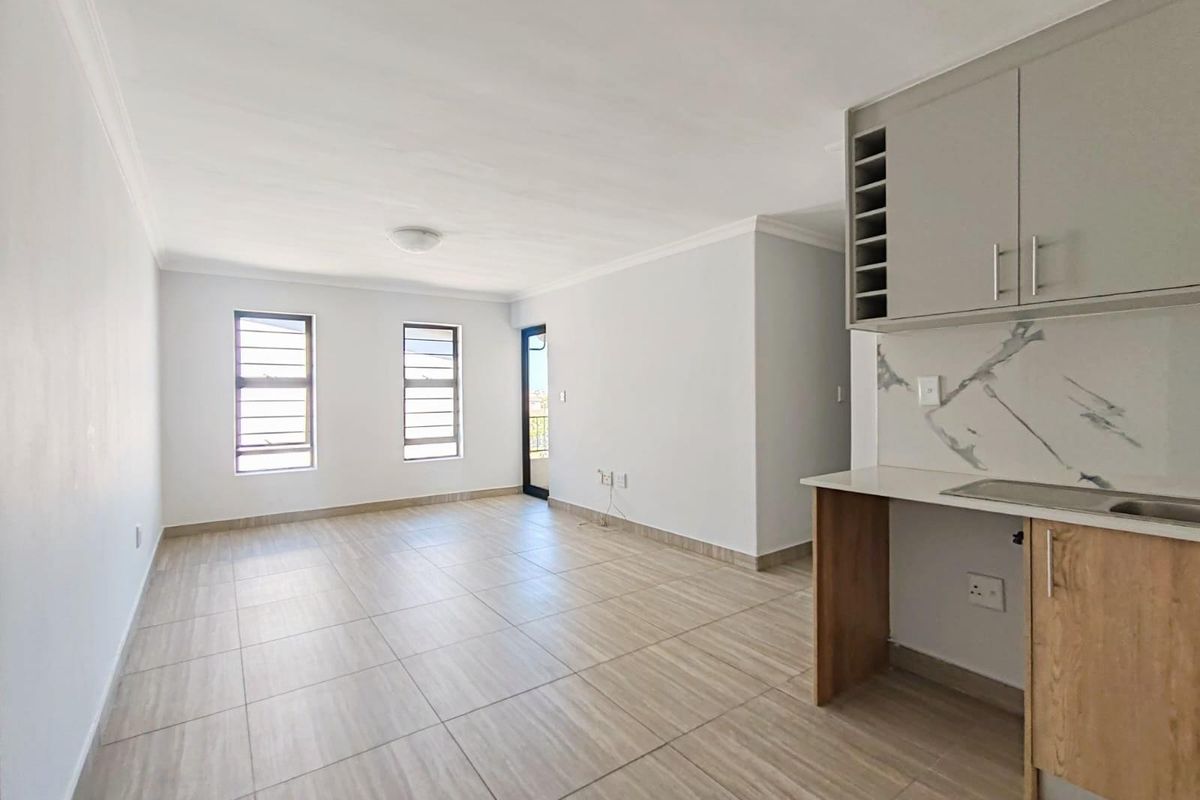 Renovated Apartment For Sale in Parklands North, Blouberg - Photo 3