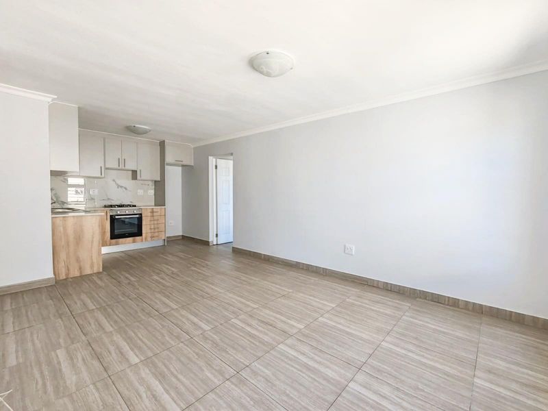 Renovated Apartment For Sale in Parklands North, Blouberg - Photo 4