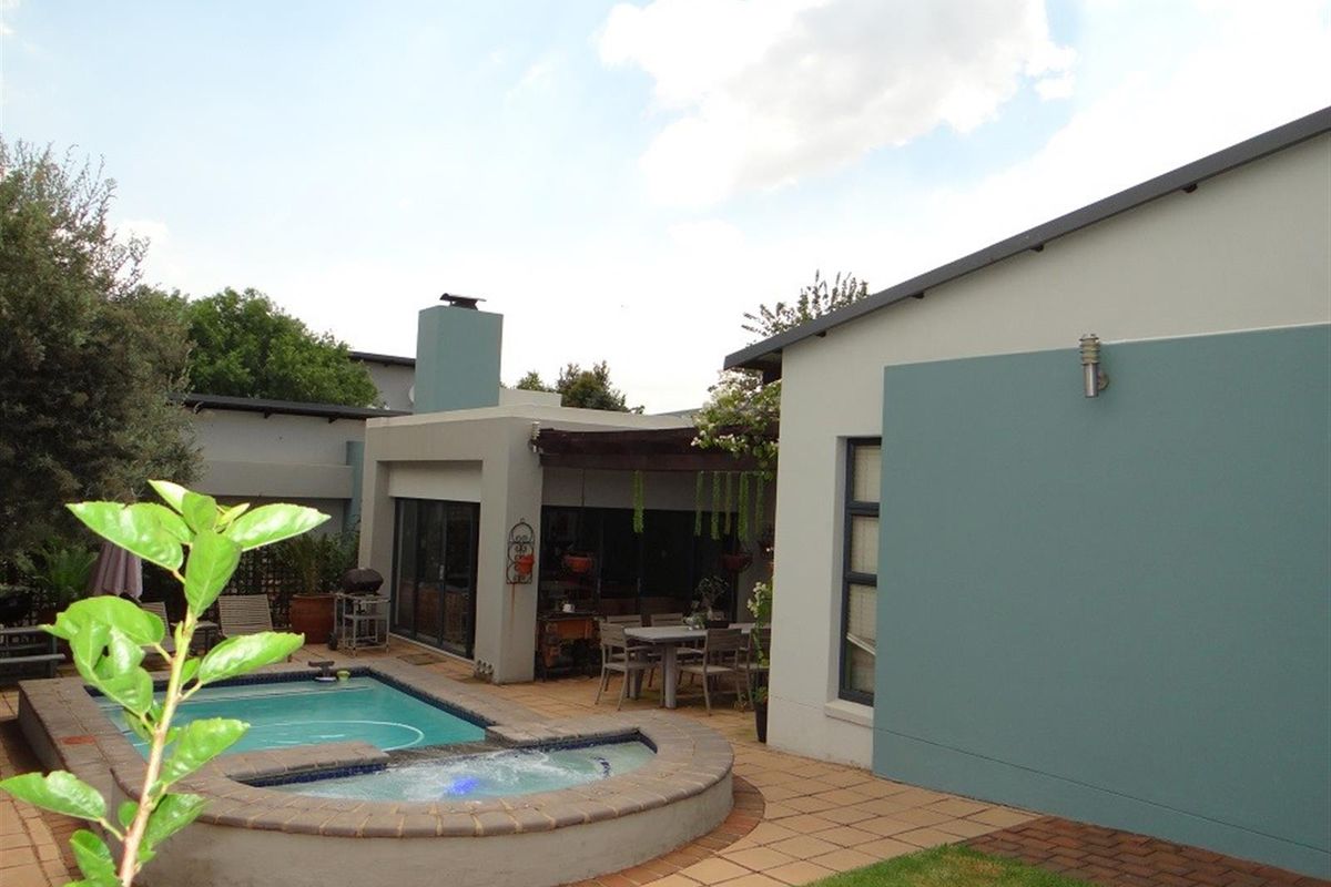 4 Bedroom House For Sale in Midstream Ridge Estate, Centurion - Photo 3