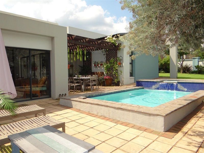 4 Bedroom House For Sale in Midstream Ridge Estate, Centurion - Photo 4