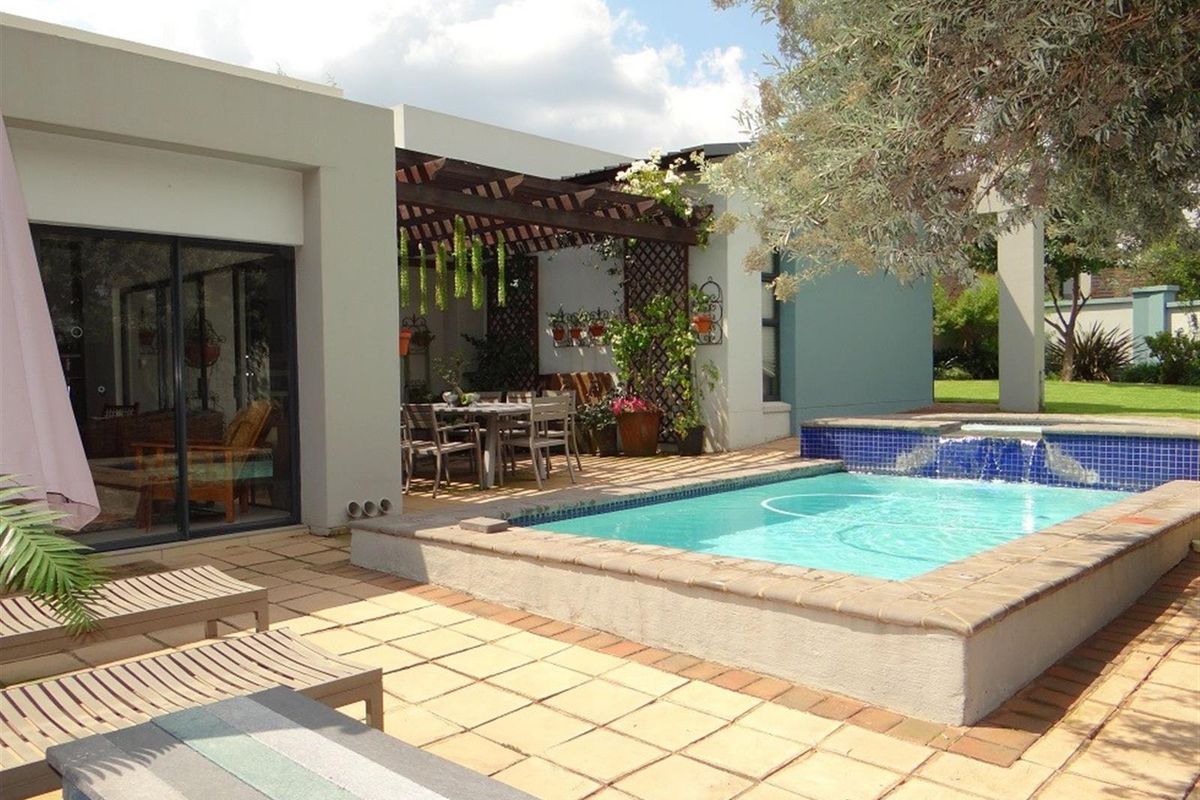 4 Bedroom House For Sale in Midstream Ridge Estate, Centurion - Photo 4
