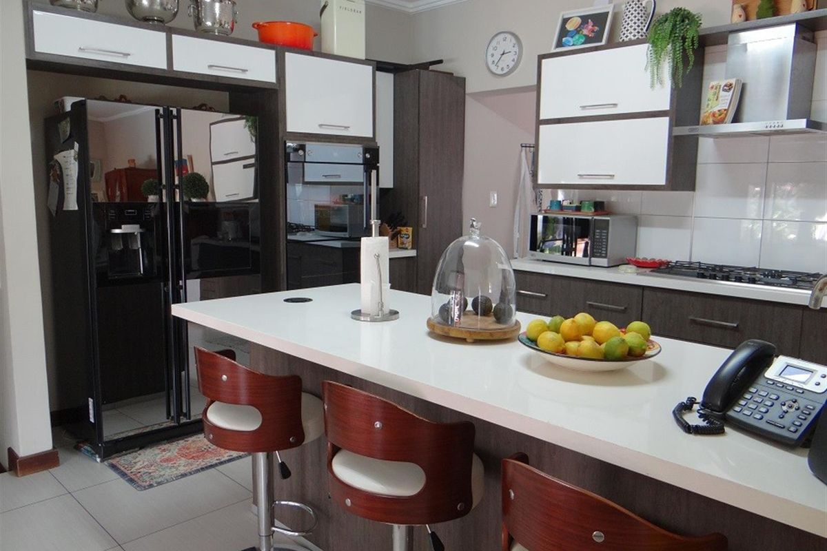 4 Bedroom House For Sale in Midstream Ridge Estate, Centurion - Photo 5