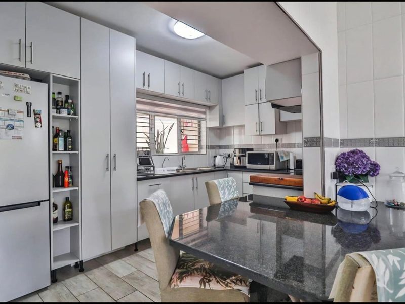 Ground floor, No stairs, Simplex For Sale in Umhlanga, Durban - Photo 10