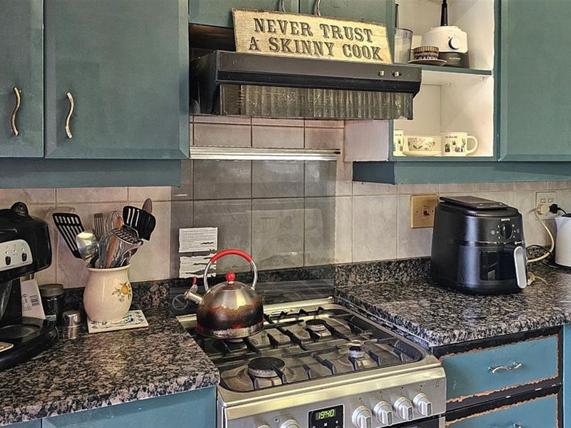 Family House with Spacious Garden - Photo 6