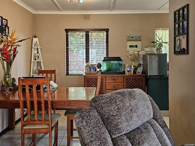 Family House with Spacious Garden - Photo 5