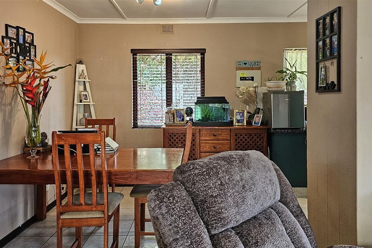 Family House with Spacious Garden - Photo 5