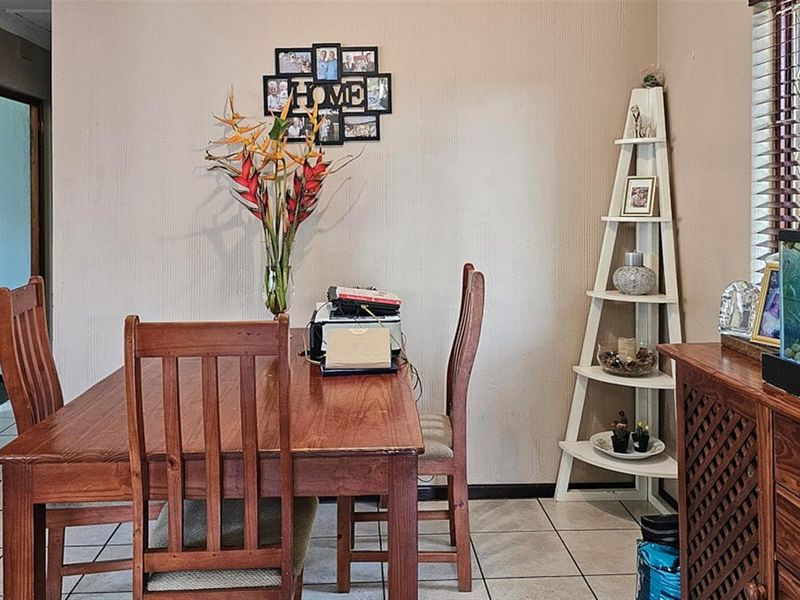 Family House with Spacious Garden - Photo 4