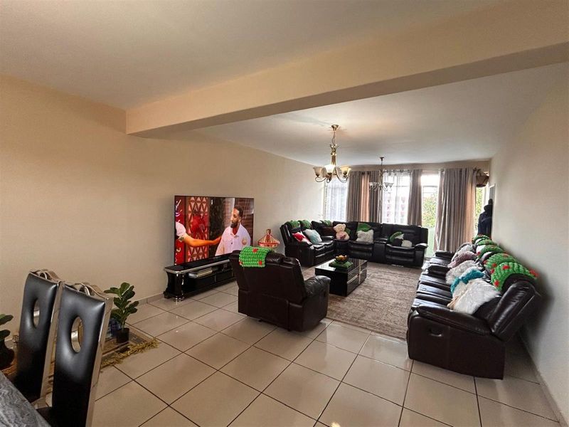 Apartment For Sale in Muckleneuk, Pretoria - Photo 5