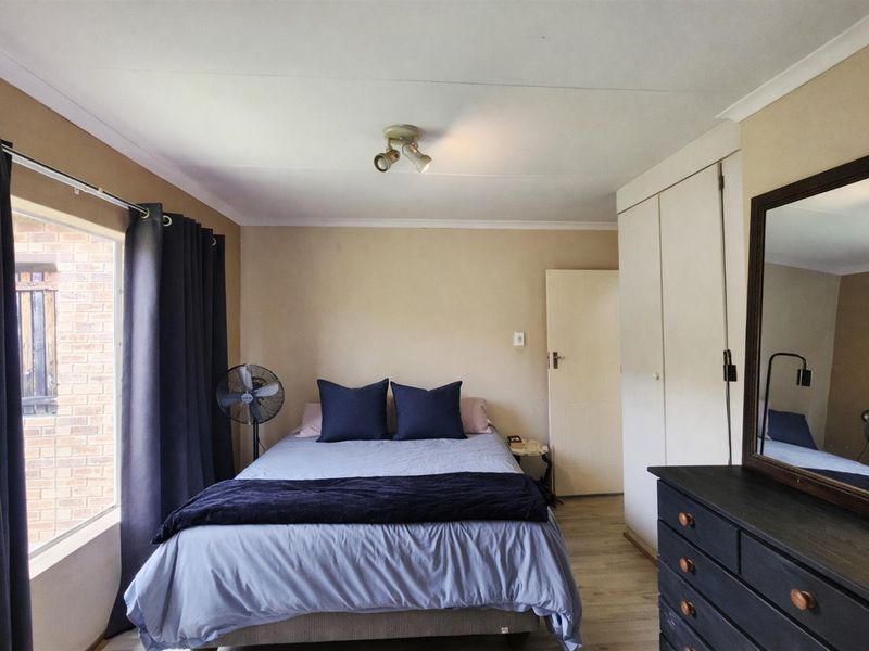 An amazing townhouse for sale in Centurion with its own garden, patio, lapa and build in braai. - Photo 10